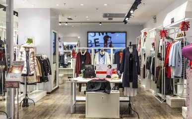 2016年中國服裝鞋帽零售額突破萬億大關(guān)，累計(jì)增長6.8%彰顯行業(yè)韌性