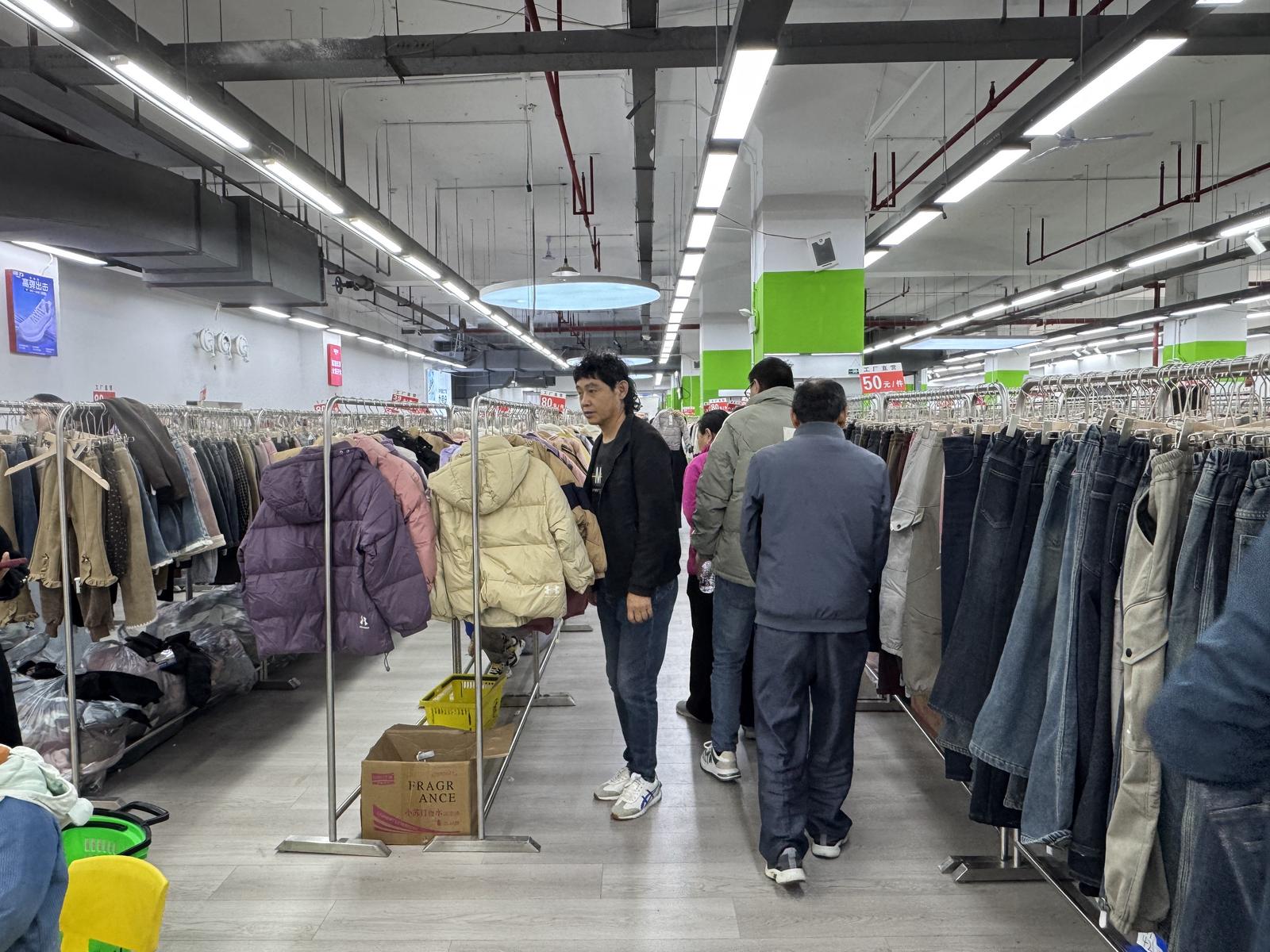 開屏新聞 鞋帽零售行業(yè)的挑戰(zhàn)與機(jī)遇